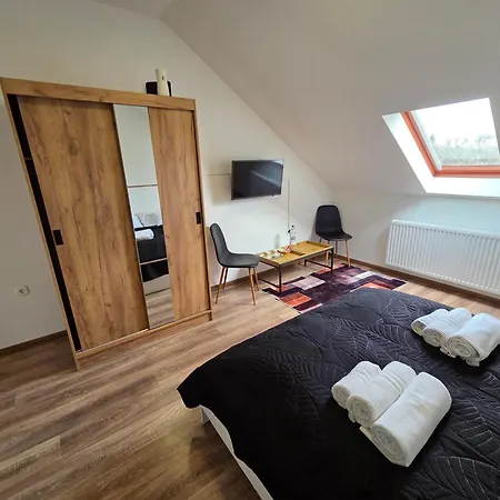 Hipster Vom Malida Kennel & Vendeghaz Apartmán *