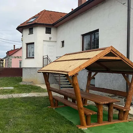 Hipster Vom Malida Kennel & Vendeghaz Apartmán Uraiujfalu (Vas)